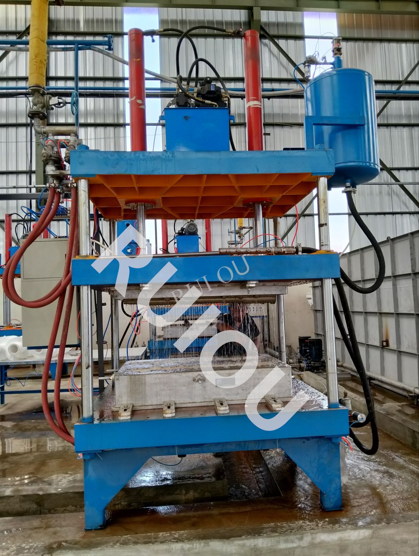The advantage of molding machine’s automatic control	